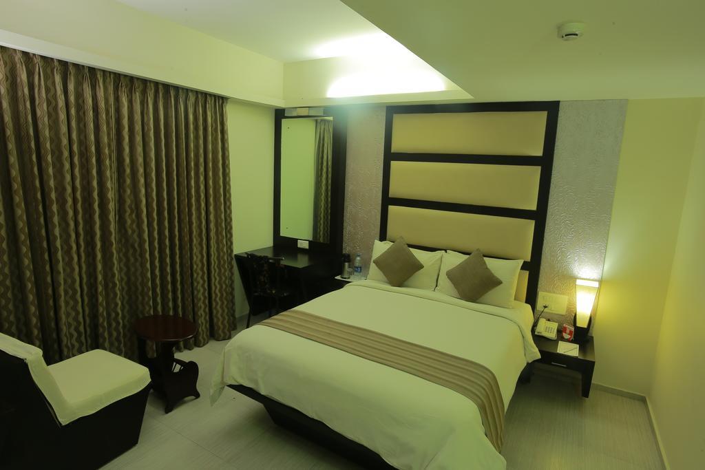 Pattom Royal Hotel Thiruvananthapuram Pokoj fotografie